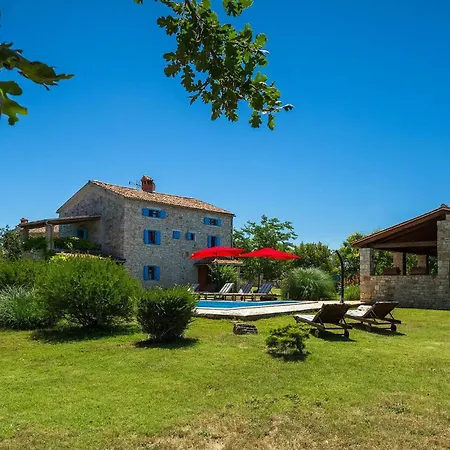 Negrin 펜션 풀라